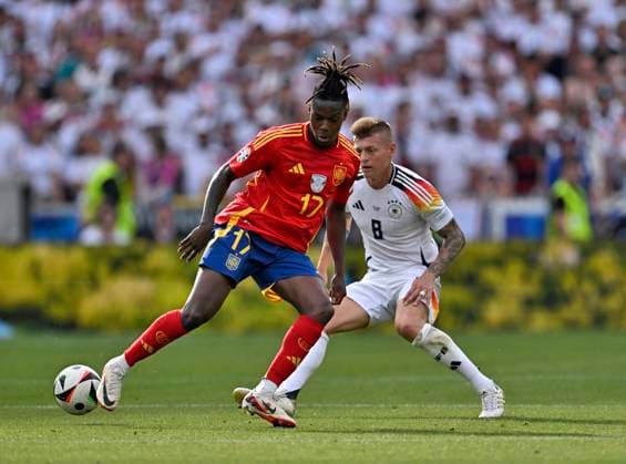 05 07 2024, Football UEFA EURO 2024, quarter-final, Spain Germany, in the Stuttgart Arena v l Nico Williams Spain v Toni Kroos Germany