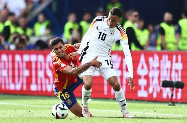 Rodri of Spain challenges Jamal Musiala of Germany Spain v Germany, UEFA European Championship, EM, Europameisterschaft 2024, Quarter Final, Football, Stuttgart Arena, Stuttgart, Germany, 05 Jul 2024 EDITORIAL USE ONLY No use with unauthorised audio, video, data, fixture lists, club league logos or live services. Online in-match use limited to 120 images, no video emulation. No use in betting, games or single club league player publications. Copyright: xMichaelxZemanek Shutterstockx 14571380bf