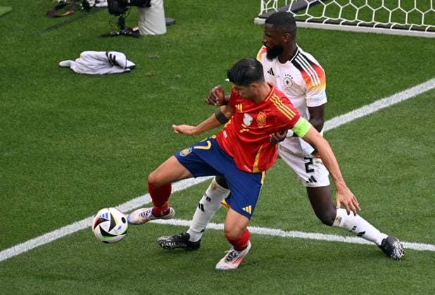05 07 2024, xjhx, Football EM 2024 1 4 Final, Germany Spain emspor, v l Alvaro Borja Morata Martin Spain , Antonio Rüdiger Deutsche Fussball Nationalmannschaft DFB DFL DFB REGULATIONS PROHIBIT ANY USE OF PHOTOGRAPHS as IMAGE SEQUENCES and or QUASI VIDEO Stuttgart