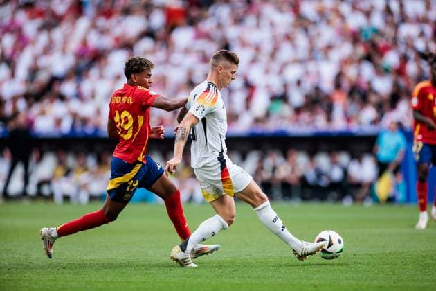 UEFA EURO 2024 Spain Germany 05 07 2024 Toni Kroos Germany, 8 , Lamine Yamal Spain, 19 UEFA EURO 2024 Spain Germany Stuttgart Arena, Stuttgart on 05 07 2024 Copyright: xBEAUTIFULxSPORTS Wunderlx