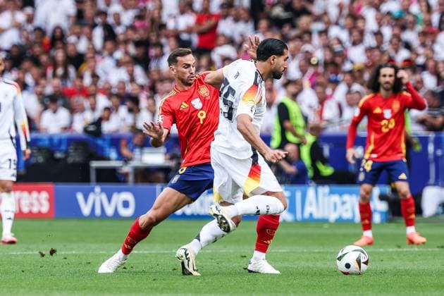 Sport, Football, UEFA EURO 2024 quarter-finals Spain Germany 05 07 2024, Stuttgart Arena Joselu Spain, 9 Emre Can Germany, 25 Stuttgart Stuttgart Arena Baden Württemberg Germany