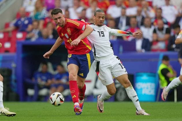 Spain s Aymeric Laporte fight for the ball with Germany s Leroy Sane during the Euro 2024 soccer match between Spain and Germany at the Stuttgart Arena , Stuttgart , Germany - Friday 05 july 2024. - Soccer .  Copyright: xSpada LaPressex