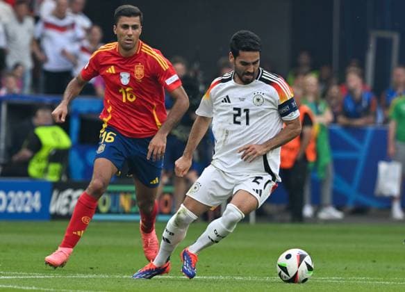 05 07 2024, xsltx, Football EM 2024 1 4 Final, Germany Spain emspor, v l Rodri Spain , Ilkay Guendogan Germany DFL DFB REGULATIONS PROHIBIT ANY USE OF PHOTOGRAPHS as IMAGE SEQUENCES and or QUASI VIDEO Stuttgart
