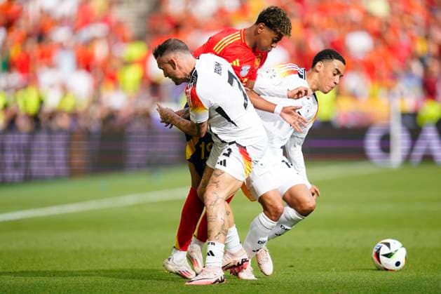 GER: Spain v Germany. UEFA EURO, EM, Europameisterschaft,Fussball 2024 Lamine Yamal of Spain and Jamal Musiala of Germany during the UEFA Euro 2024 match between Spain and Germany. Quarter Finals, played at Stuttgart Arena Stadium on July 5, 2024 in Stuttgart, Germany. kpng Copyright: xSergioxRuizx xPRESSINPHOTOx PS_240705_ESP_GER_026