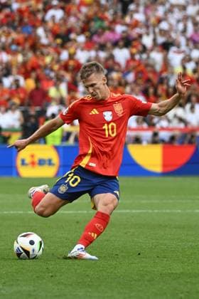 05 07 2024, xpsx, Football EM 2024 1 4 Final, Germany Spain emspor, v l Dani Olmo Spain, 10 shoots the ball on goal, shot on goal, shot DFL DFB REGULATIONS PROHIBIT ANY USE OF PHOTOGRAPHS as IMAGE SEQUENCES and or QUASI VIDEO Stuttgart