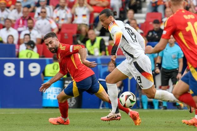 v li in duel Daniel Carvajal 2 Spain Leroy Sane 19 Germany 05 07 2024 European Football Championship in Germany Spain vs Germany , Neckarpark Stadion, Stuttgart, Baden Württemberg Germany Copyright: xpepphotox xHorstxMauelshagenx pep00321, pep_20240705_hm