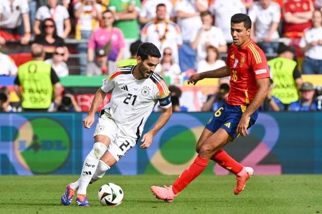 Soccer, Men, Season 2023 24, Euro EM 2024, Quarterfinals in Stuttgart, Spain Germany, Ilkay Gündogan Guendogan Germany and Rodri Spain in a duel , 05 07 2024, Copyright: xMatthiasxKochx