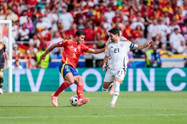 UEFA EURO 2024 Spain Germany 05 07 2024 Rodri Spain, 16 , Ilkay Gündogan Germany, 21 UEFA EURO 2024 Spain Germany Stuttgart Arena, Stuttgart on 05 07 2024 Copyright: xBEAUTIFULxSPORTS Wunderlx
