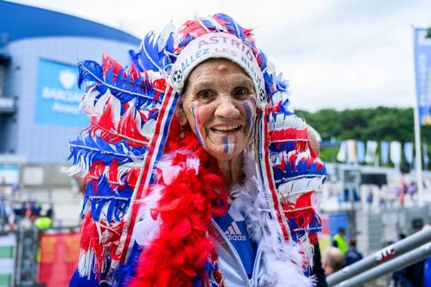 240705 A supporter of France ahead of the UEFA Euro 2024 Football Championship Quarterfinal between Portugal and France on July 5, 2024 in Hamburg Photo Jesper Zerman BILDBYRAN kod JZ JZ0551 fotboll football soccer fotballs em europamästerskap em uefa euro uefa european football championship euro 2024 portugal frankrike france bbeng publik  Copyright: JESPERxZERMAN BB240705JZ005