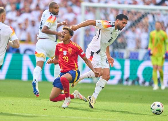 Emre Can, DFB 25 compete for the ball, tackling, duel, header, zweikampf, action, fight against Lamine Yamal, ESP 19 in the quarter final match GERMANY - SPAIN of the UEFA European Championships 2024 on Jul 5, 2024 in Stuttgart, Germany.