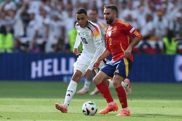 Soccer UEFA EURO 2024 quarter final Spain Germany on 05 07 2024 at the Stuttgart Arena in Stuttgart Jamal Musiala Germany , back Daniel Carvajal Spain , front xMSx