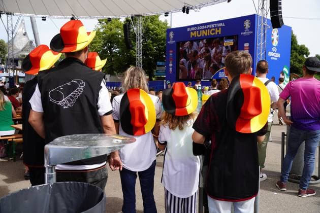 Public Viewing in der Fanzone in München im Olympiapark beim Viertelfinale der UEFA EURO 2024 Deutschland gegen Spanien