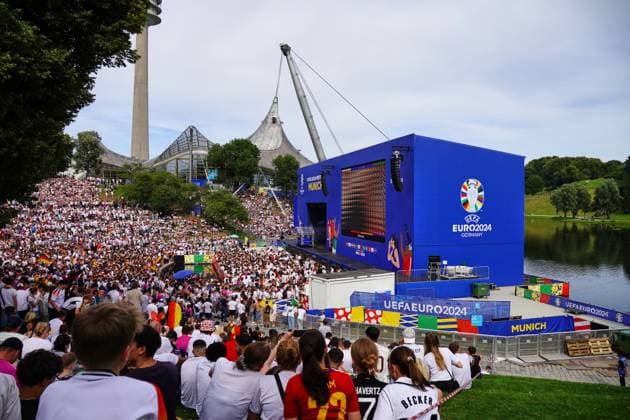 Public Viewing in der Fanzone in München im Olympiapark beim Viertelfinale der UEFA EURO 2024 Deutschland gegen Spanien
