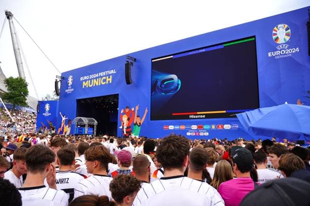 Public Viewing in der Fanzone in München im Olympiapark beim Viertelfinale der UEFA EURO 2024 Deutschland gegen Spanien