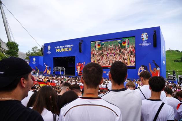 Public Viewing in der Fanzone in München im Olympiapark beim Viertelfinale der UEFA EURO 2024 Deutschland gegen Spanien