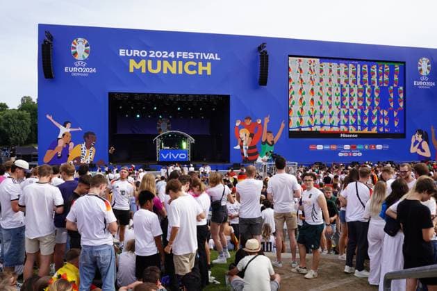 Public Viewing in der Fanzone in München im Olympiapark beim Viertelfinale der UEFA EURO 2024 Deutschland gegen Spanien