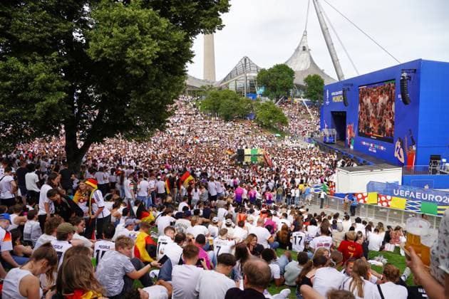 Public Viewing in der Fanzone in München im Olympiapark beim Viertelfinale der UEFA EURO 2024 Deutschland gegen Spanien