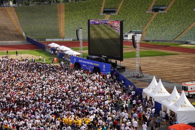 Public Viewing in der Fanzone in München im Olympiapark beim Viertelfinale der UEFA EURO 2024 Deutschland gegen Spanien