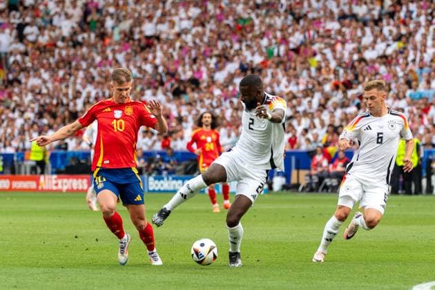 v li Dani Olmo Spain, 10 , Antonio Ruediger Germany 02 , Joshua Kimmich Germany 06 GER, Spain ESP vs Germany GER , European Football Championship, UEFA EURO 2024, quarter-finals, 05 07 24, GER, Spain ESP vs Germany GER , European Football Championship, UEFA EURO 2024, quarter-finals, 05 07 24 Stuttgart Copyright: xEibner-Pressefoto WolfgangxFrankx EP_WFK