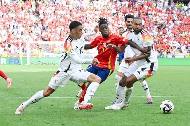 Soccer, Men, Season 2023 24, Euro EM 2024, Quarterfinals in Stuttgart, Spain Germany, Jamal Musiala Germany , Nico Williams Spain and Jonathan Tah Germany in a duel , 05 07 2024, Copyright: xMatthiasxKochx