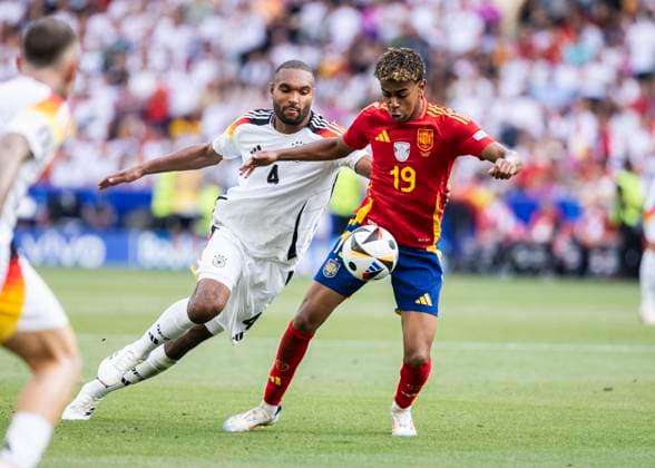 Stuttgart, MHPArena 05 07 2024 Jonathan Tah of germany challenges Lamine Yamal of spain during the quarterfinal match Spain v Germany at the UEFA European Championship 2024