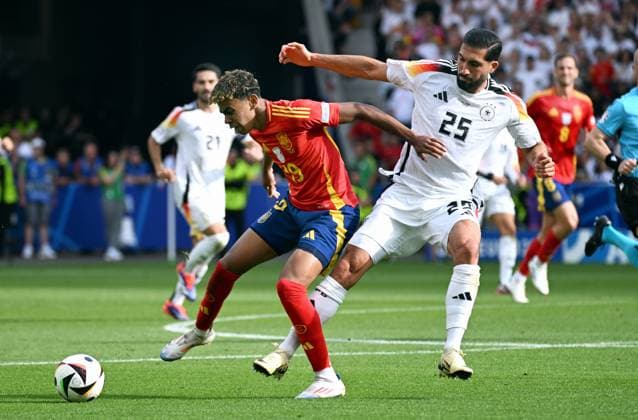 Football, European Championship, EURO 2024, Quarter-final, MHP Arena Stuttgart Spain Germany Lamine Yamal SPA , Emre Can GER Action