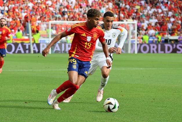 05 07 2024, Football, Men, UEFA European Championship 2024, Quarter Final, Quarter Final, Spain Germany, Jamal Musiala Germany , Lamine Yamal Spain Stuttgart MHP Arena Baden Württemberg Germany EN Copyright: xSebastianxBachx