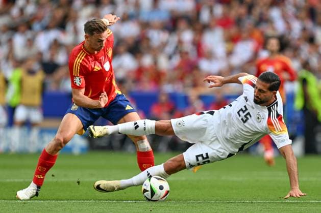 240705 EURO2024 SPAIN VS GERMANY Fabian Ruiz (8) of Spain fighting for the ball with Emre Can (25) of Germany during a soccer game between the national teams of Spain and Germany in the Quarter Final stage of the UEFA EURO, EM, Europameisterschaft,Fussball 2024 tournament , on Friday 5 July 2024 in Stuttgart , Germany . PHOTO SPORTPIX David Catry STUTTGART GERMANY  Copyright: xx 472082
