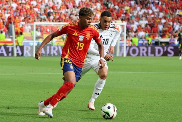 05 07 2024, Football, Men, UEFA European Championship 2024, Quarter Final, Quarter Final, Spain Germany, Jamal Musiala Germany , Lamine Yamal Spain Stuttgart MHP Arena Baden Württemberg Germany EN Copyright: xSebastianxBachx