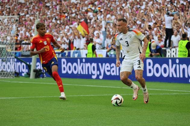 05 07 2024, Football, Men, UEFA European Championship 2024, Quarter Final, Quarter Final, Spain Germany, David Raum Germany , Lamine Yamal Spain Stuttgart MHP Arena Baden Württemberg Germany EN Copyright: xSebastianxBachx