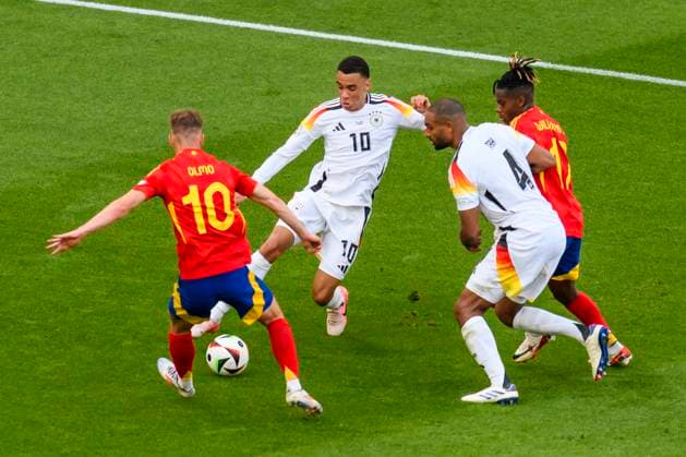 GER, UEFA Euro 2024, quarter-final, Spain ESP vs Germany GER 05 07 2024, MHP Arena, Stuttgart, GER, UEFA Euro 2024, quarter-final, Spain ESP vs Germany GER , pictured Dani Olmo Spain 10 in duel against Jamal Musiala Germany 10 with Jonathan Tah Germany 4 Williams Nico Spain 17 nordphotoxGmbHx xStraubmeier nph00004