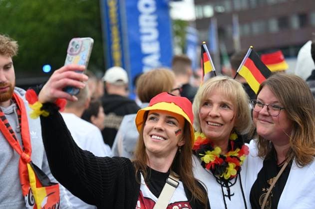Football Euro 2024 in Gelsenkirchen FOR EDITORIAL PURPOSES ONLY EDITORIAL USE ONLY p Fans celebrate on Friday 05 07 2024 in Gelsenkirchen at the Public Viewing the teams of Germany and Spain in the quarterfinals of the European Football Championship in the Nordsternpark and in the Amphitheater Germany NRW Gelsenkirchen Copyright IngoxOtto Copyright: IngoxOtto doc7w61v2rdjs8q3o0qbi1 ,EDITORIAL USE ONLY Copyright: IngoxOtto