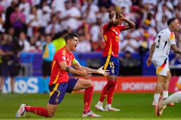 Spain v Germany: Quarter-Final - UEFA EURO, EM, Europameisterschaft,Fussball 2024 Alvaro Morata centre-forward of Spain and Atletico de Madrid protest to referee during the UEFA EURO 2024 quarter-final match between Spain and Germany at Stuttgart Arena on July 5, 2024 in Stuttgart, Germany. Stuttgart Germany  Copyright: xJosexBretonx originalFilename:bretonhernandez-spainvge240705_npbhT.jpg