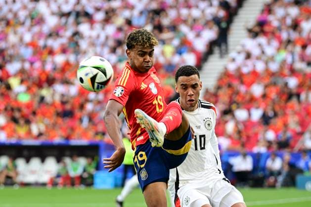 Jamal Musiala 10 Germany in duel, action, with Lamine Yamal 19 Spain , Spain vs Germany, Football, UEFA Euro 2024, Quarterfinals, 05 07 2024 Stuttgart Baden Würtemberg Germany Copyright: xkolbert-press MarcxNiemeyerx