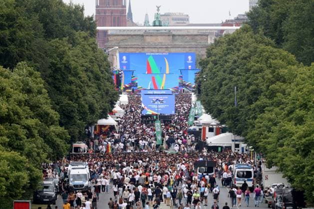 DEU, FIFA, EM 2024, Fan Mile, , 05 07 2024, Strasse des 17 Juni, Fan Mile, Berlin, DEU, FIFA, EM 2024, Fan Mile, , in the picture Photo Juergen Engler nordphoto GmbH nordphotoxGmbHx xEngler nph00076