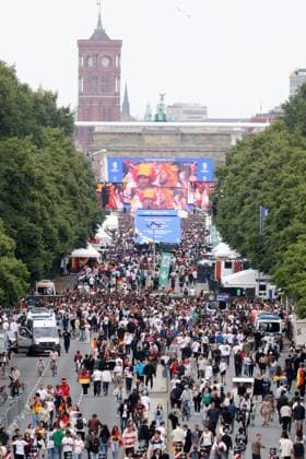 DEU, FIFA, EM 2024, Fan Mile, , 05 07 2024, Strasse des 17 Juni, Fan Mile, Berlin, DEU, FIFA, EM 2024, Fan Mile, , in the picture Photo Juergen Engler nordphoto GmbH nordphotoxGmbHx xEngler nph00076