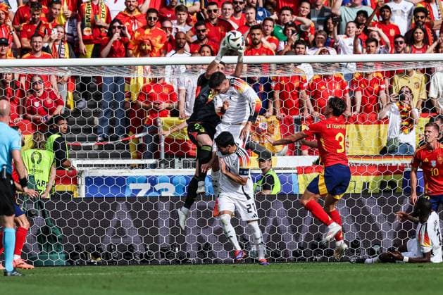 Sport, Football, UEFA EURO 2024 quarter-finals Spain Germany 05 07 2024, Stuttgart Arena Unai Simon Spain, 23 Ilkay Gündogan Germany, 21 Kai Havertz Germany, 7 Stuttgart Stuttgart Arena Baden Württemberg Germany