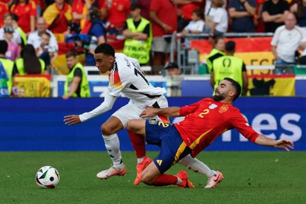 Spain s Dani Carvajal (R) in action against Germany s Jamal Musiala (L) during the UEFA EURO, EM, Europameisterschaft,Fussball 2024 s quarter-finals game between Spain and Germany at MHPArena stadium in Stuttgart, Germany, 05 July 2024. Spain vs. Germany !ACHTUNG: NUR REDAKTIONELLE NUTZUNG!  Copyright: xJ.JxGuillenx GRAF2272 20240705-55014071522_1