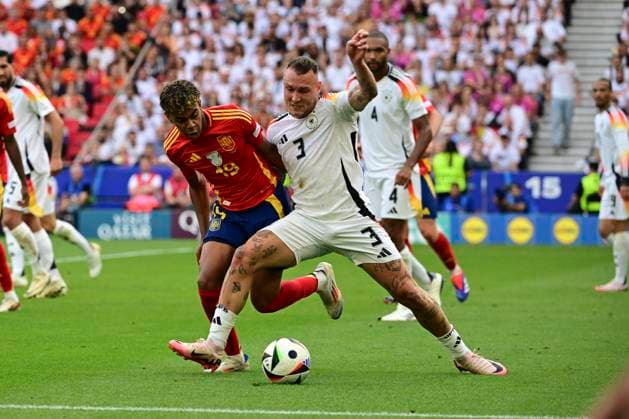 David Raum 3 Germany in duel, action, with Lamine Yamal 19 Spain , Spain vs Germany, Football, UEFA Euro 2024, Quarterfinals, 05 07 2024 Stuttgart Baden Würtemberg Germany Copyright: xkolbert-press MarcxNiemeyerx