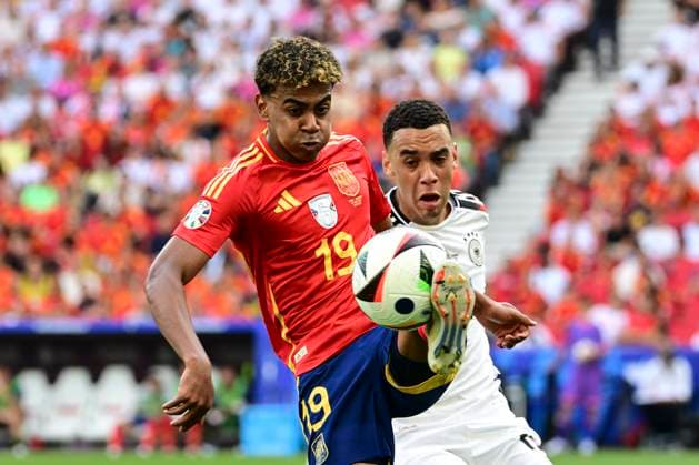Jamal Musiala 10 Germany in duel, action, with Lamine Yamal 19 Spain , Spain vs Germany, Football, UEFA Euro 2024, Quarterfinals, 05 07 2024 Stuttgart Baden Würtemberg Germany Copyright: xkolbert-press MarcxNiemeyerx