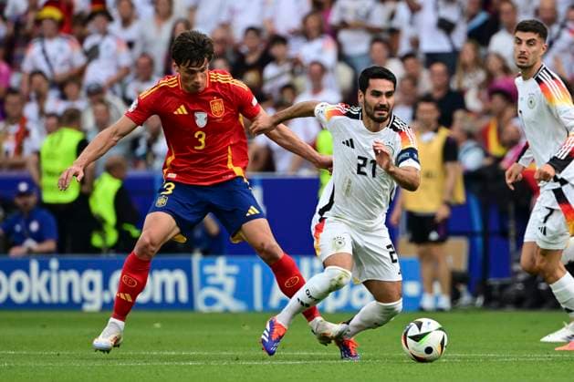 Robin Le Normand 3 Spain in duel, action, with Ä°lkay GündoÄüan 21 Germany , Spain vs Germany, Football, UEFA Euro 2024, Quarterfinals, 05 07 2024 Stuttgart Baden Würtemberg Germany Copyright: xkolbert-press MarcxNiemeyerx