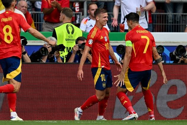 240705 EURO2024 SPAIN VS GERMANY Dani Olmo (10) of Spain celebrates after scoring the 1-0 goal during a soccer game between the national teams of Spain and Germany in the Quarter Final stage of the UEFA EURO, EM, Europameisterschaft,Fussball 2024 tournament , on Friday 5 July 2024 in Stuttgart , Germany . PHOTO SPORTPIX David Catry STUTTGART GERMANY  Copyright: xx 472088