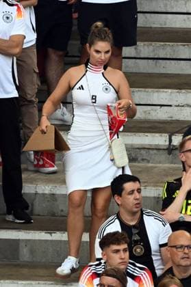 05 07 2024, xjhx, Football EM 2024 1 4 Final, Germany Spain emspor, v l Lisa Füllkrug the wife of Niclas Füllkrug daughter Emilia DFL DFB REGULATIONS PROHIBIT ANY USE OF PHOTOGRAPHS as IMAGE SEQUENCES and or QUASI VIDEO Stuttgart