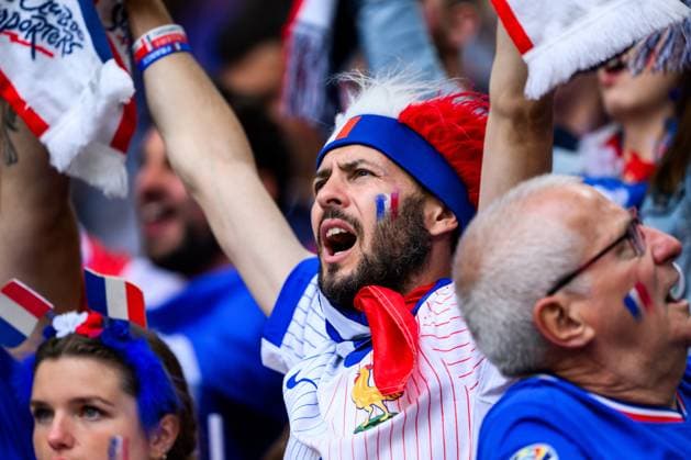 240705 A supporter of France ahead of the UEFA Euro 2024 Football Championship Quarterfinal between Portugal and France on July 5, 2024 in Hamburg Photo Jesper Zerman BILDBYRAN kod JZ JZ0551 fotboll football soccer fotballs em europamästerskap em uefa euro uefa european football championship euro 2024 portugal frankrike france bbeng publik  Copyright: JESPERxZERMAN BB240705JZ010