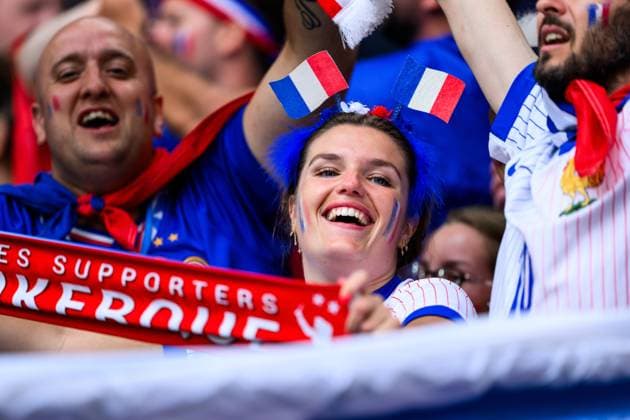 240705 A supporter of France ahead of the UEFA Euro 2024 Football Championship Quarterfinal between Portugal and France on July 5, 2024 in Hamburg Photo Jesper Zerman BILDBYRAN kod JZ JZ0551 fotboll football soccer fotballs em europamästerskap em uefa euro uefa european football championship euro 2024 portugal frankrike france bbeng publik  Copyright: JESPERxZERMAN BB240705JZ011