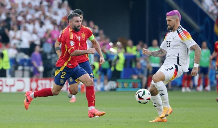 Daniel Carvajal, Robert Andrich duel match scene Action Sport Football Soccer European Championship Euro 2024 European Championship Quarterfinals Men Season 2023 2024 05 07 2024 Spain ESP vs Germany GER in Stuttgart DFL regulations prohibit any use of photographs as image sequences and or quasi video