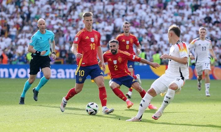Dani Olmo, Daniel Carvajal, Joshua Kimmich duel Match scene Action Sport Football Soccer European Championship Euro 2024 European Championship Quarterfinals Men Season 2023 2024 05 07 2024 Spain ESP vs Germany GER in Stuttgart DFL regulations prohibit any use of photographs as image sequences and or quasi video