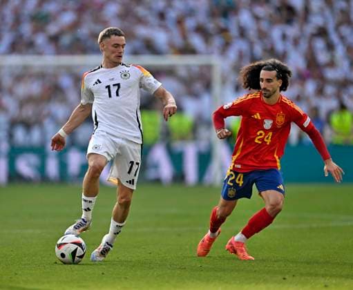 05 07 2024, Football UEFA EURO 2024, quarter-final, Spain Germany, in the Stuttgart Arena v l Florian Wirtz Germany v Marc Cucurella Spain