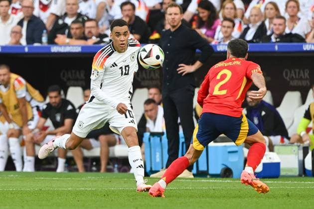 Soccer, Men, Season 2023 24, Euro EM 2024, Quarterfinals in Stuttgart, Spain Germany, Jamal Musiala Germany and Dani Carvajal Spain in a duel , 05 07 2024, Copyright: xMatthiasxKochx