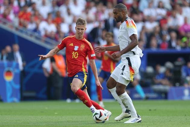 Soccer UEFA EURO 2024 quarter final Spain Germany on 05 07 2024 at Stuttgart Arena in Stuttgart Jonathan Tah Germany , front Dani Olmo Spain , back xMSx